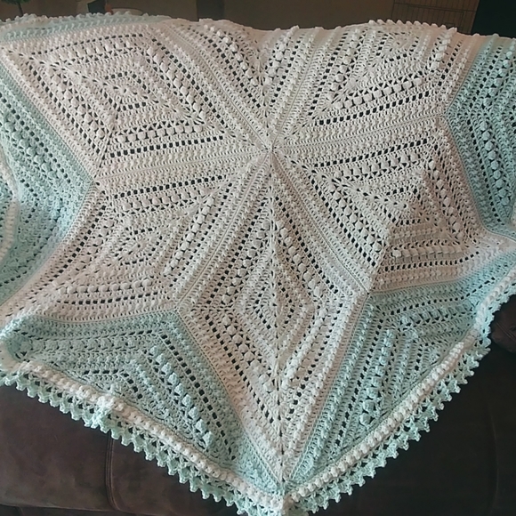 Crocheted 6 point diamond throw/blanket white/blue - Picture 6 of 7